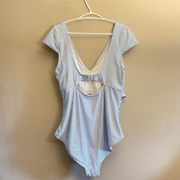 Old Navy Seersucker Blue & White One Piece Wrap Swimsuit Cap Sleeve Plus Size - Picture 7 of 13